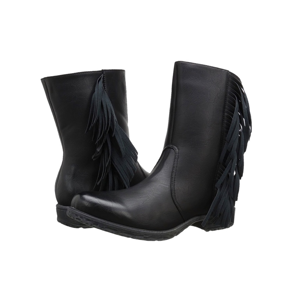 Two Lips Black Boots